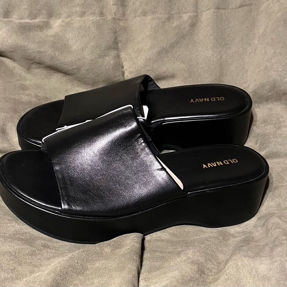 NWOT Old Navy Black Platform Sandals